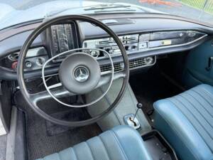 Bild 25/50 von Mercedes-Benz 230 (1968)
