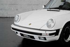 Image 41/46 de Porsche 911 Carrera 3.2 (1984)
