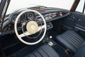 Image 13/33 de Mercedes-Benz 280 SE 3,5 (1970)