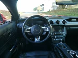 Bild 25/33 von Ford Mustang GT 5.0 V8 (2022)