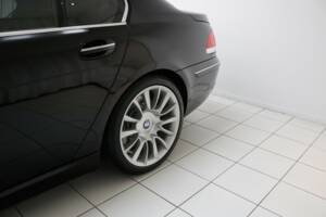 Bild 13/18 von BMW 760i (2005)