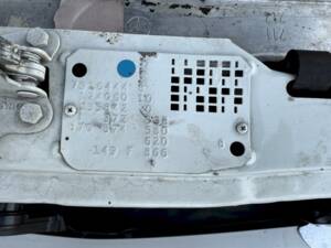 Image 31/36 of Mercedes-Benz E 200 (1994)