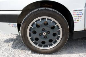 Image 22/47 of Lancia Delta HF Integrale (1988)