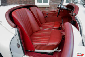 Image 17/24 of Jaguar XK 120 SE OTS (1954)