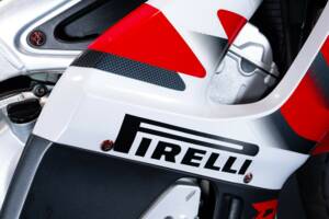 Image 33/49 of Yamaha YZF 600 R6 (1999)