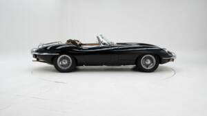 Image 5/15 of Jaguar E-Type (1969)