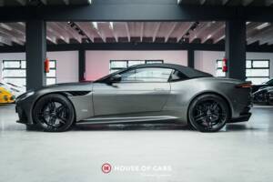 Image 10/25 of Aston Martin DBS Superleggera Volante (2020)