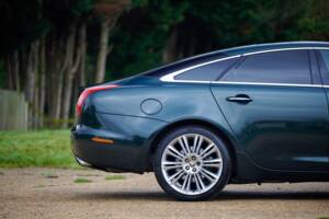 Image 27/50 of Jaguar XJ 5.0 (2010)