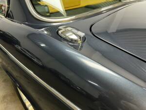 Image 3/22 of Jaguar XJ 12 (1988)