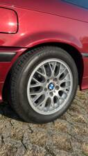 Bild 43/57 von BMW 320i (1993)