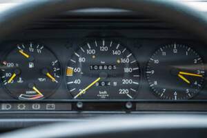 Imagen 25/42 de Mercedes-Benz 190 E (1984)