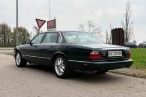 Immagine 4/14 di Jaguar XJ 8 Executive (1998)