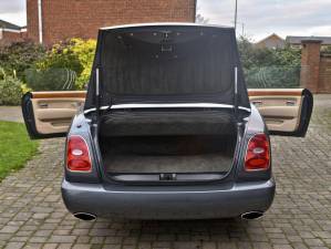 Image 20/50 of Bentley Azure (2007)