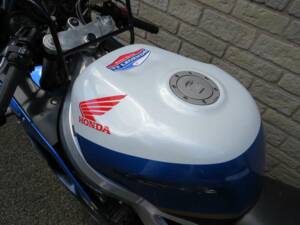 Image 16/41 de Honda CBR 900RR Fireblade (1993)
