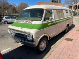Image 3/20 of Dodge B 200 Sportsman (1976)