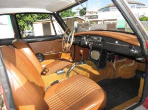 Image 14/28 of MG MGB GT (1966)