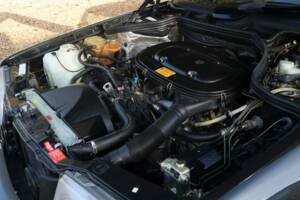 Image 24/50 of Mercedes-Benz 200 E (1992)