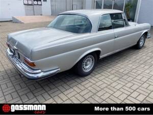 Image 5/15 de Mercedes-Benz 280 SE 3,5 (1970)