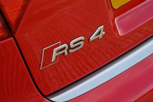 Image 20/50 of Audi RS4 (2006)