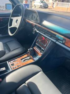 Image 3/77 of Mercedes-Benz 380 SEC (1982)