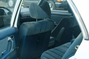 Bild 20/50 von Mercedes-Benz 230 (1977)
