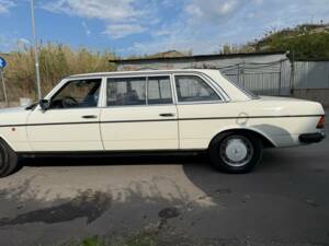 Bild 33/50 von Mercedes-Benz 240 D (1979)