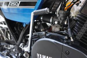 Image 25/33 of Yamaha RD 250 (1976)