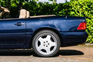 Image 13/50 of Mercedes-Benz SL 600 (2000)