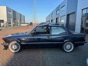 Image 8/28 of BMW 323i (1982)