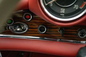 Image 61/95 of Mercedes-Benz 280 SE 3,5 (1970)