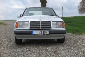 Image 25/71 of Mercedes-Benz 300 E 4-Matic (1990)
