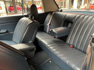 Image 18/41 de Mercedes-Benz 250 C (1970)