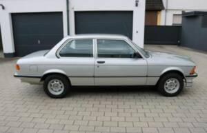 Immagine 20/43 di BMW 323i (1980)