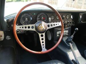 Image 11/37 of Jaguar E-Type 4.2 (1966)