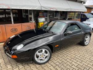 Image 9/31 of Porsche 928 GTS (1993)