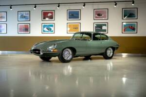 Image 4/50 de Jaguar Type E 4.2 (1966)