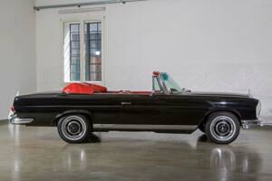 Image 14/34 of Mercedes-Benz 280 SE (1966)