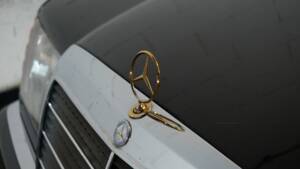 Image 19/32 de Mercedes-Benz 400 E (1991)