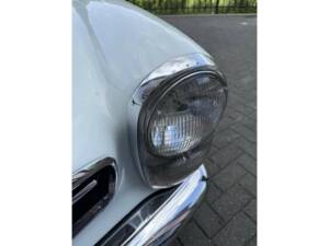 Image 18/50 of Mercedes-Benz 280 SL (1968)