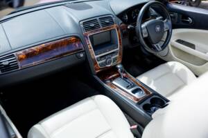 Image 46/50 of Jaguar XKR (2007)
