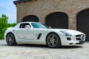 Image 10/50 of Mercedes-Benz SLS AMG (2010)