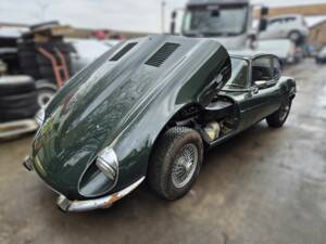 Image 7/8 of Jaguar Type E V12 (2+2) (1971)