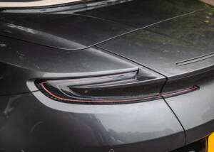 Image 9/39 of Aston Martin DB 11 Volante (2018)