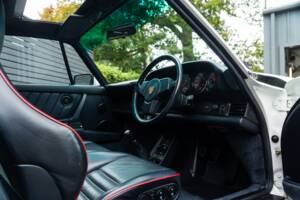 Image 39/50 of Porsche 911 Turbo LE (1989)