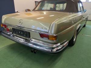 Image 7/30 de Mercedes-Benz 280 SE 3,5 (1970)