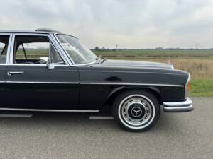 Bild 7/8 von Mercedes-Benz 300 SEL (1970)