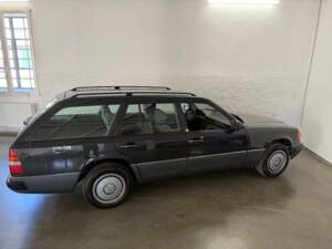 Image 21/43 of Mercedes-Benz 230 TE (1992)
