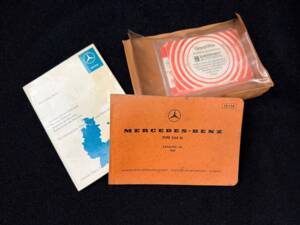Image 20/22 of Mercedes-Benz 280 SL (1968)