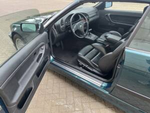 Image 7/8 of BMW 325i (1995)