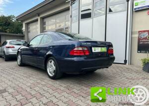 Image 3/10 de Mercedes-Benz CLK 200 Kompressor (2000)